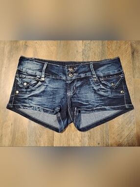 Only You Dark Wash Denim Low-Rise Shorts Women's Size: 9/10